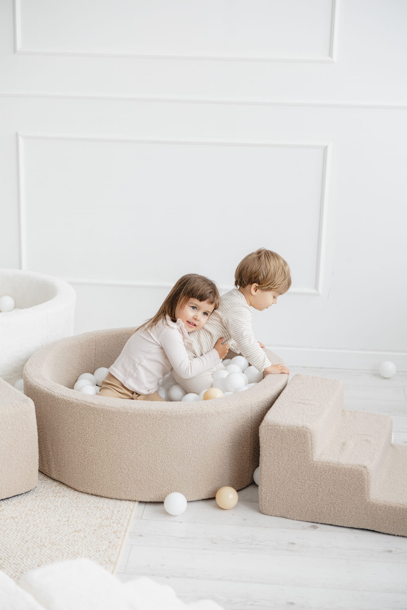 Monio, Sea of Balls, Boucle Beige