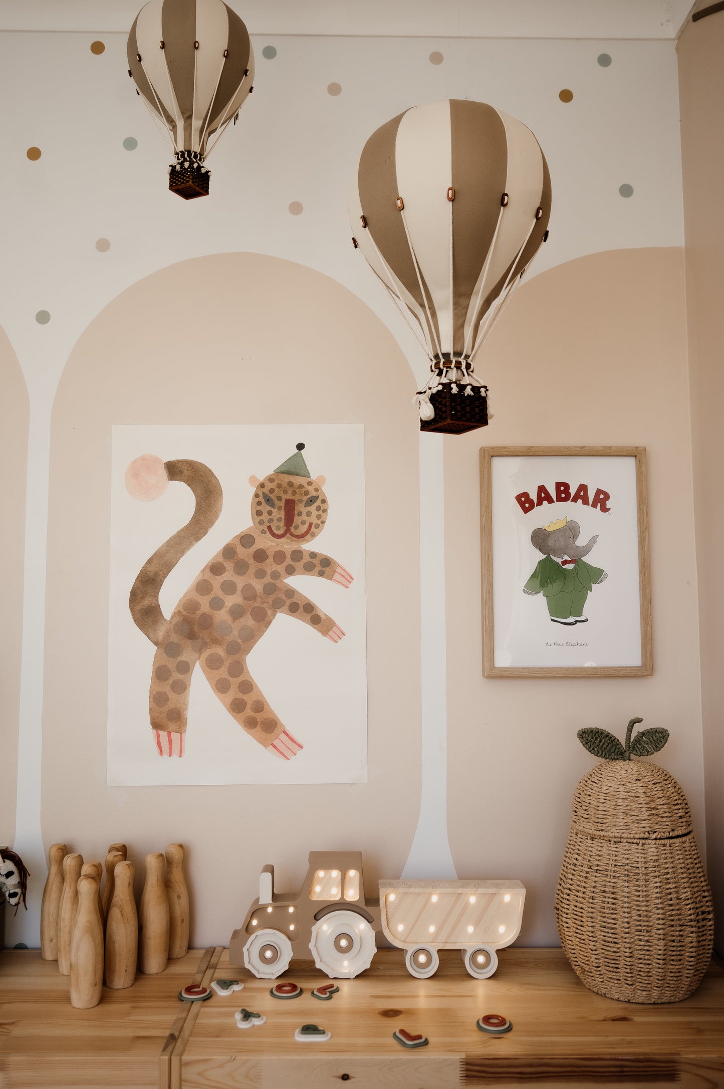 Little Lights Yövalo Tractor, Coffee Cream