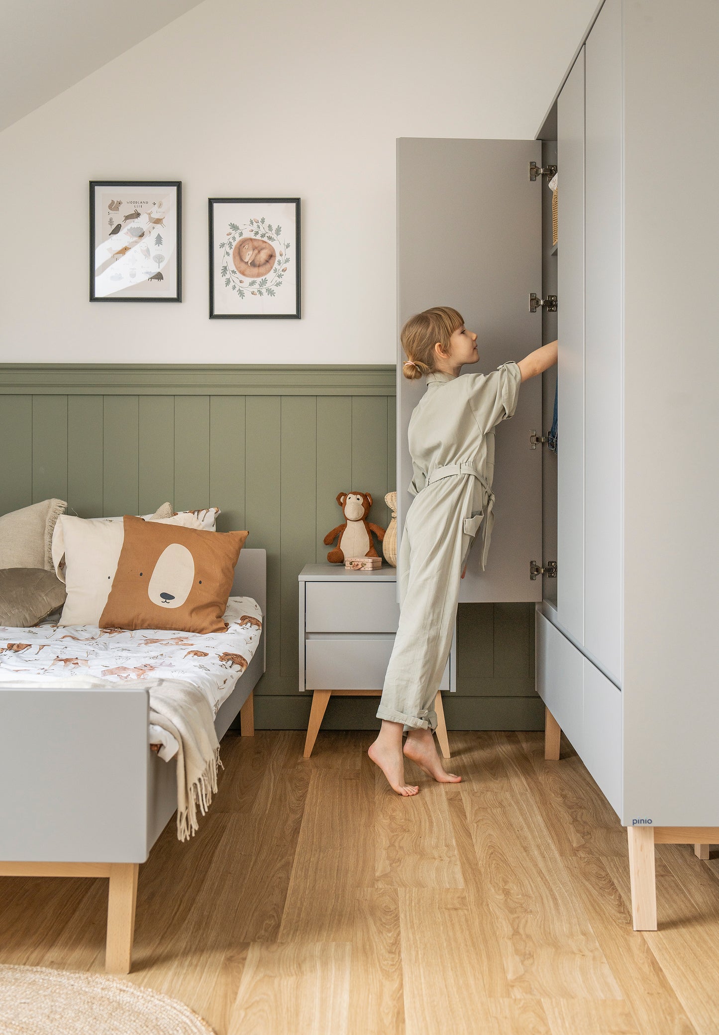 Pinio, Svänggarderob 3 dörrar, Grå