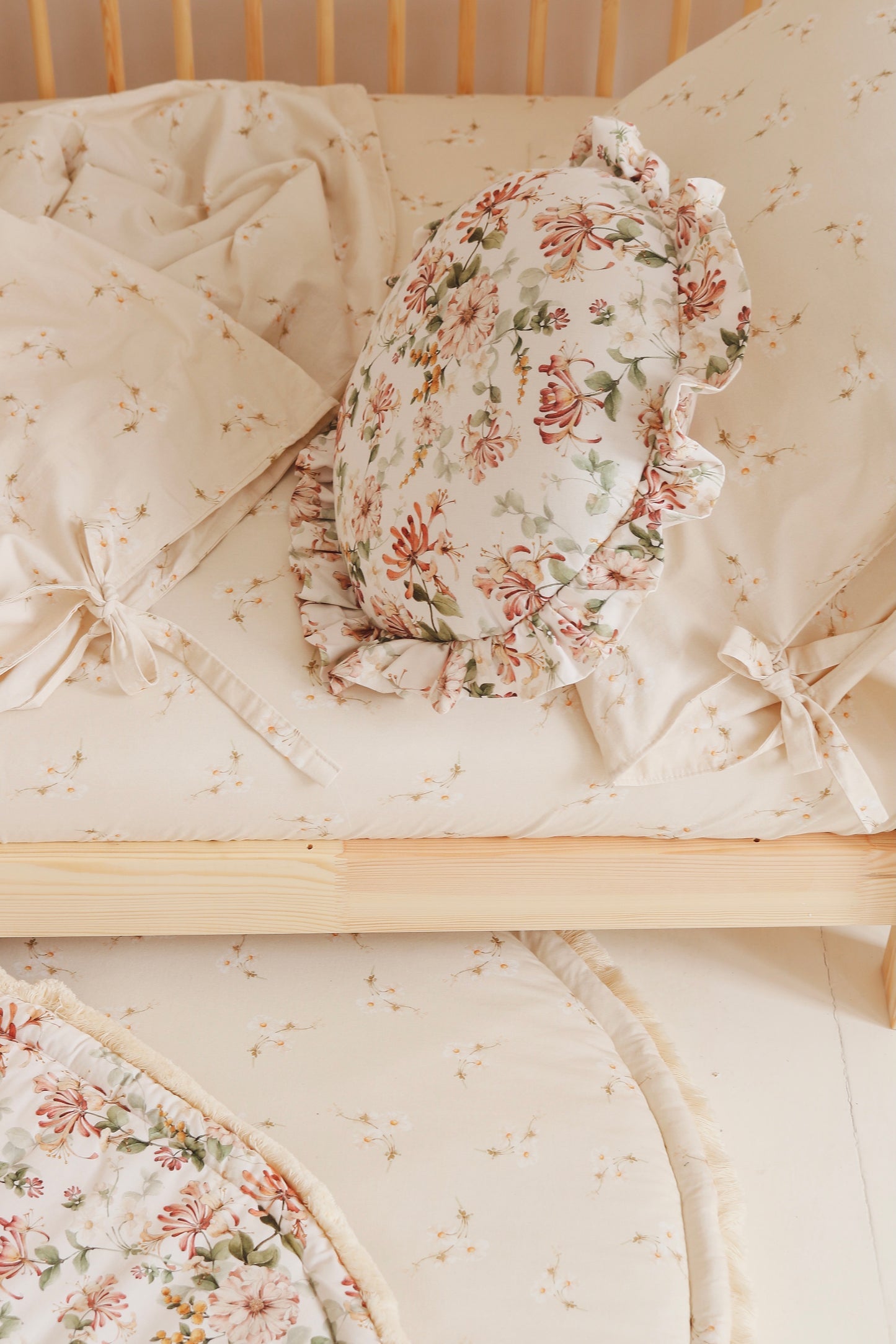 Matuu påslakanset, Ecru små blommor