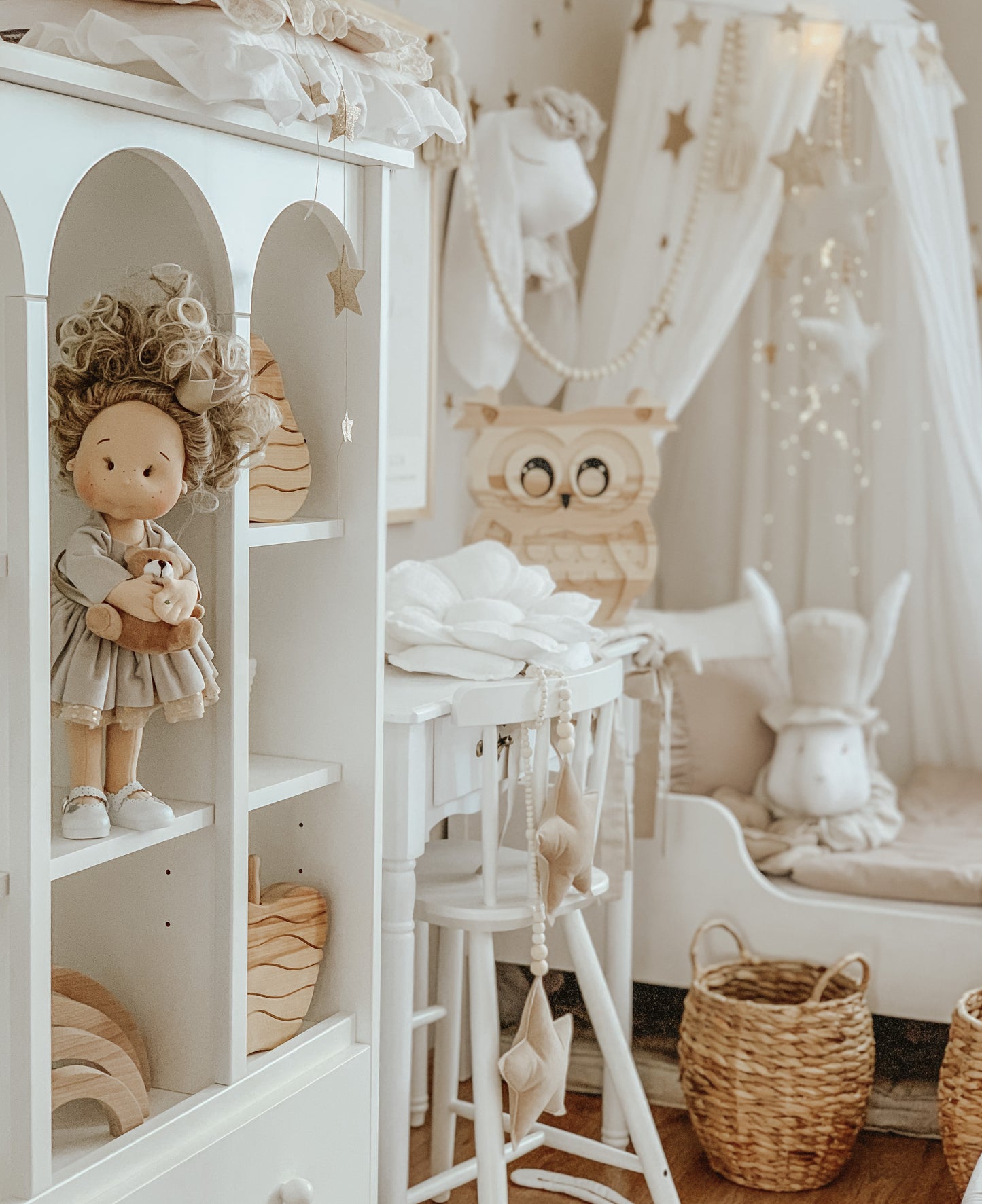 Wood Luck Design, Kirjahylly, Babushka White