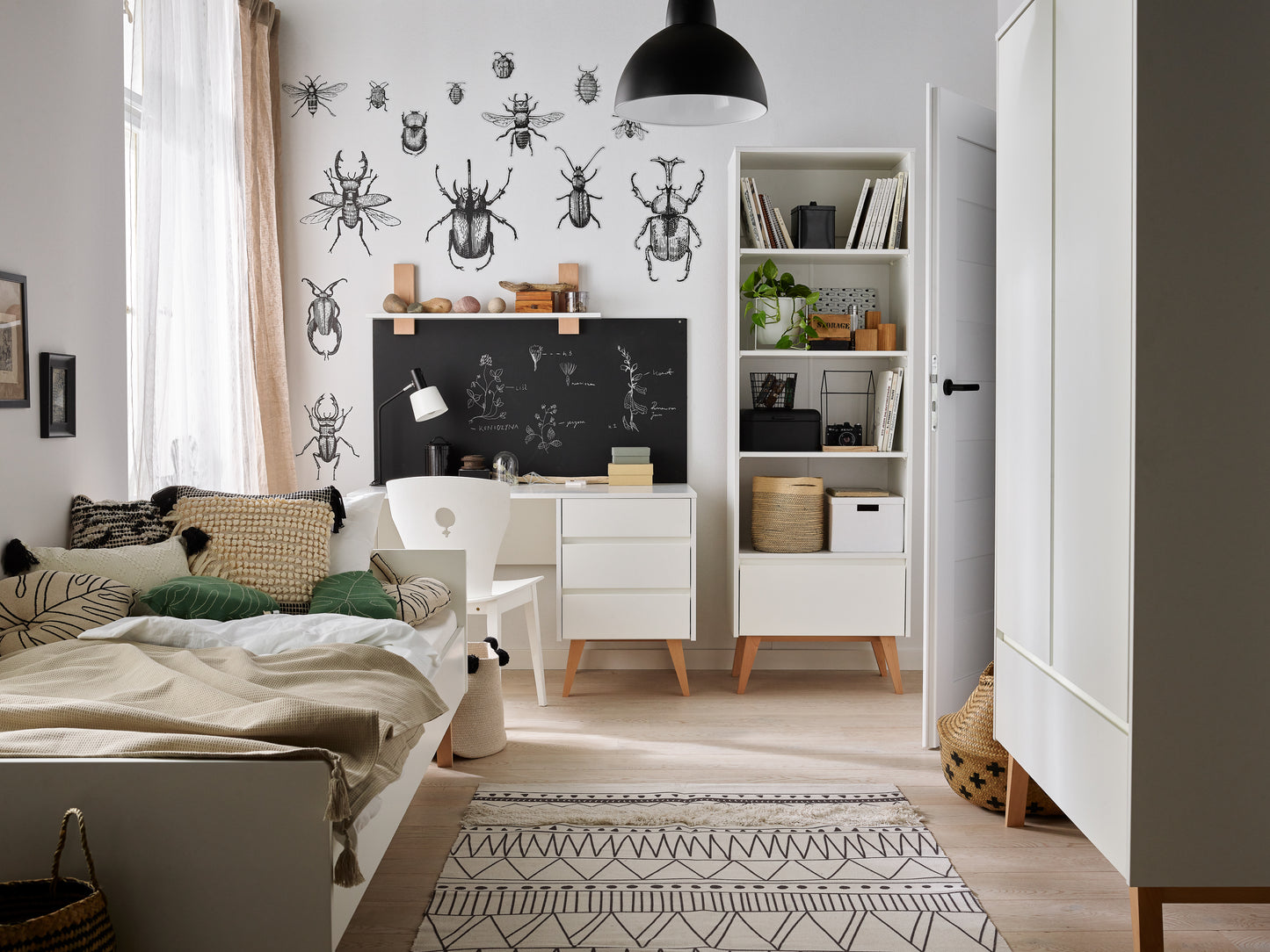 Pinio, Swing byrå med 4 lådor, Vit