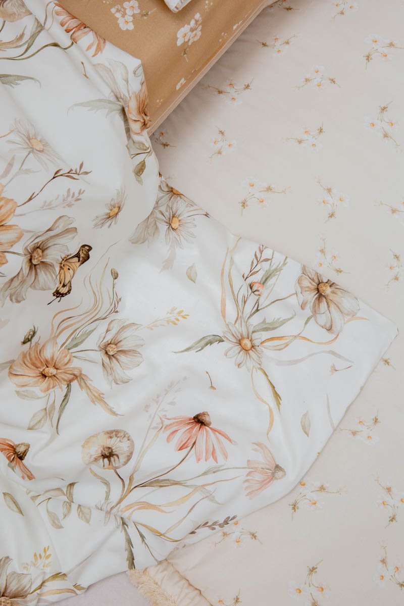 Matuu Duvet cover set, Gold Meadow On White