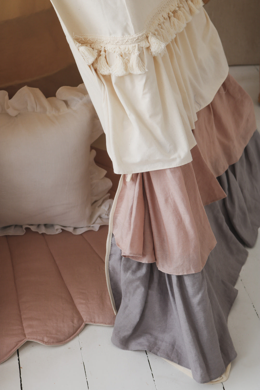 Hi Mili Play Tent Tiipii, Powder Frills