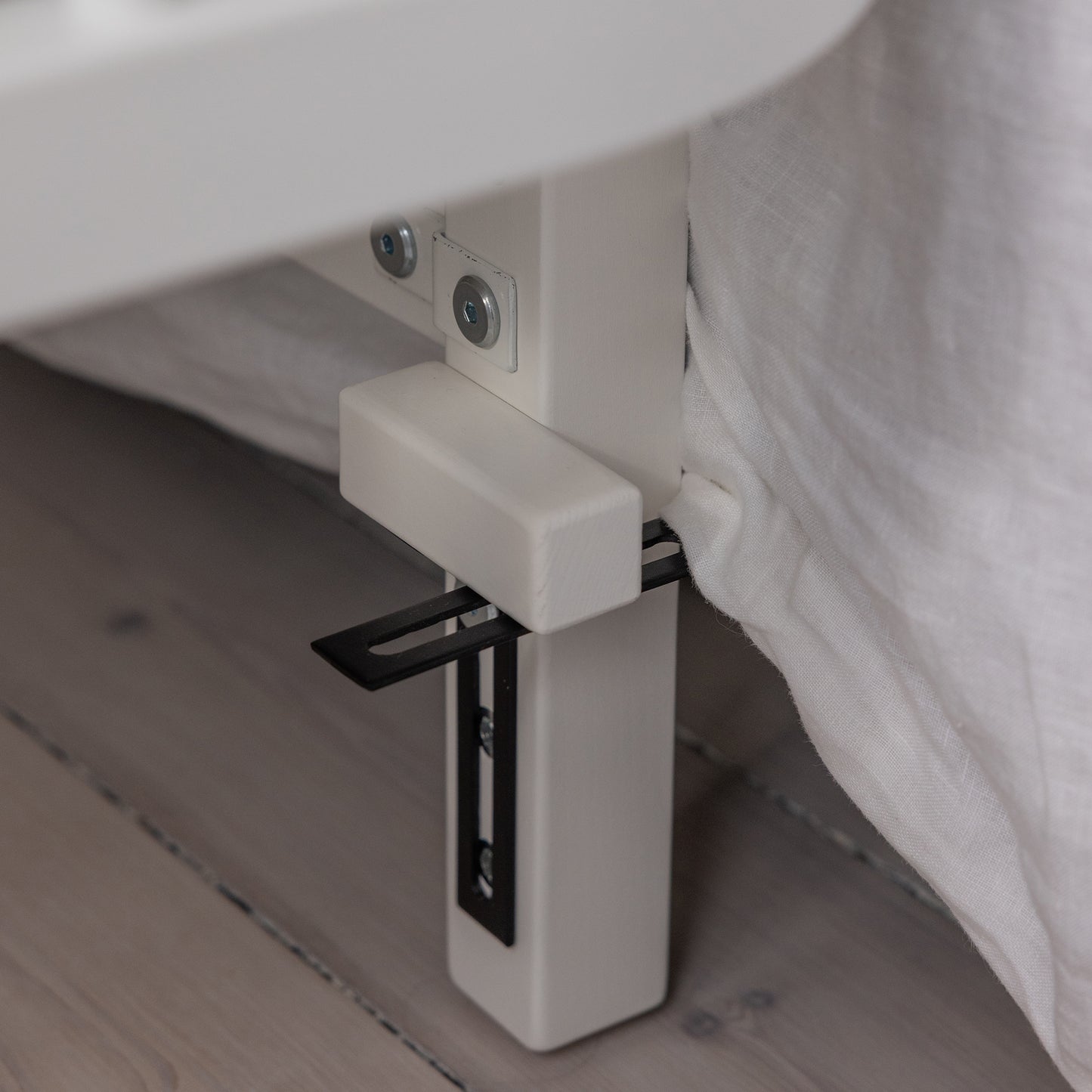 Sebra, Bedside Kehto, White