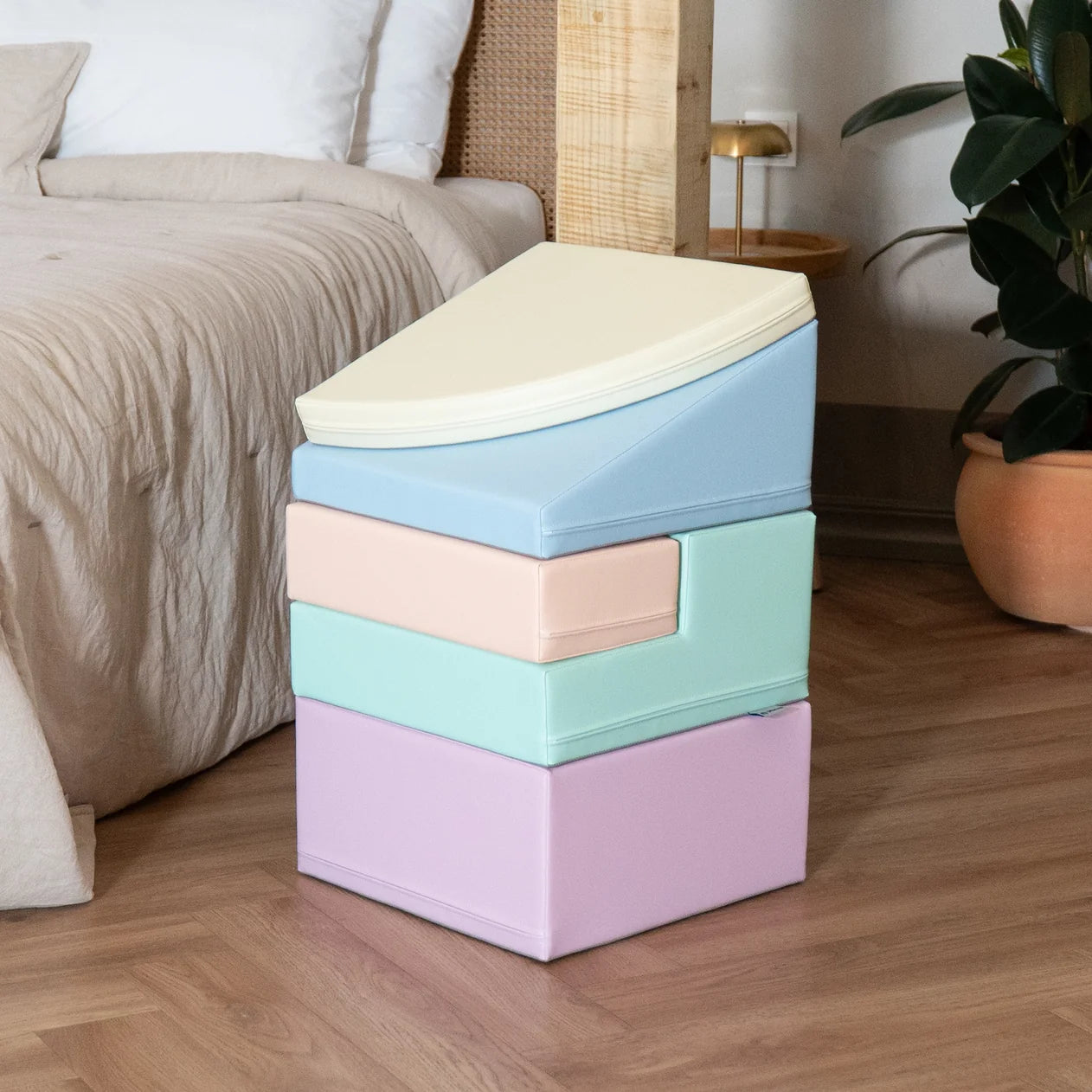 Iglu, Corner Climber, Light Pastel