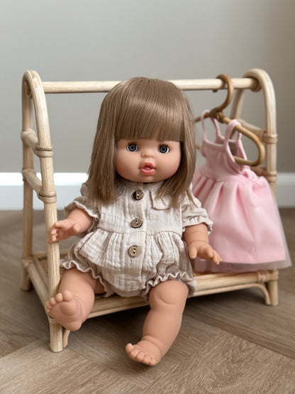 Minikane Sleepy-eyed Doll, Yze, Olika outfits