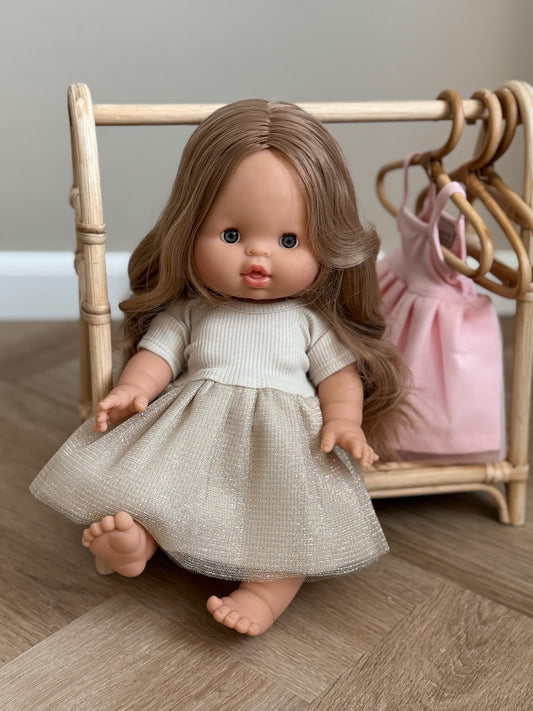 Minikane, Nukke Eleanor, Eri asuja