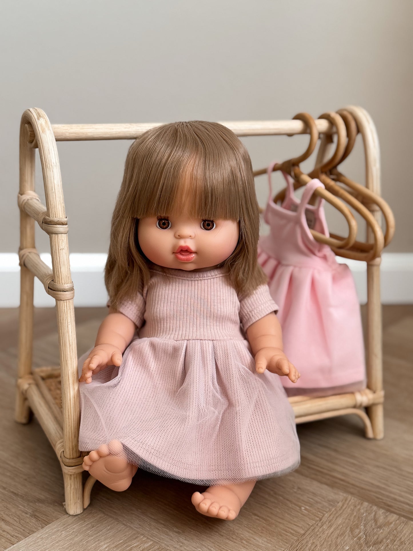 Minikane Doll, Zoe, Different outfits