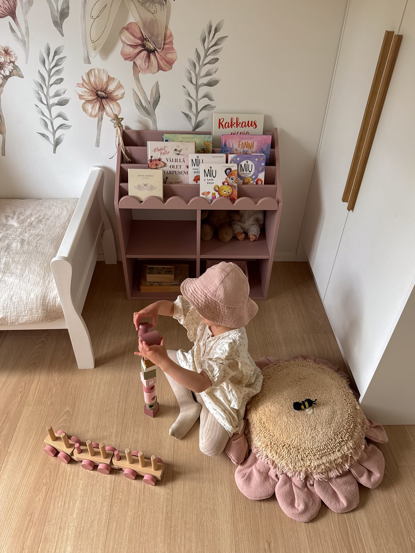 Boknok, Montessori bokhylla, solnedgång