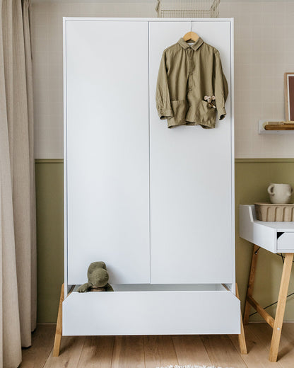 Bellamy, Lotta Garderob, Vit