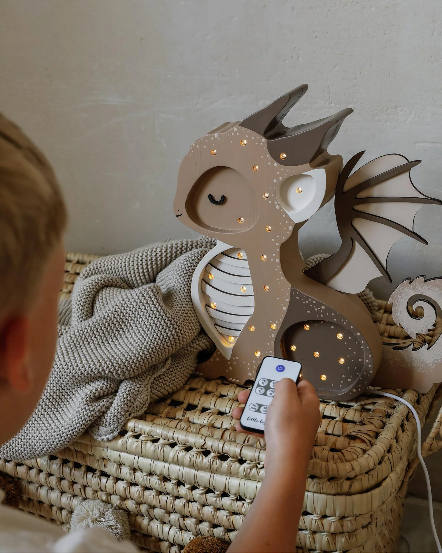 Little Lights Yövalo, Baby Dragon, Tiramisu Brown