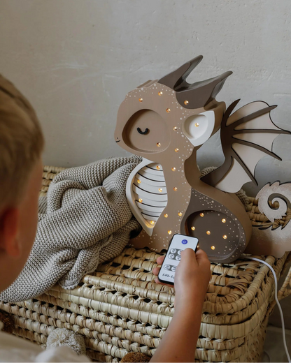 Little Lights Yövalo, Baby Dragon, Tiramisu Brown