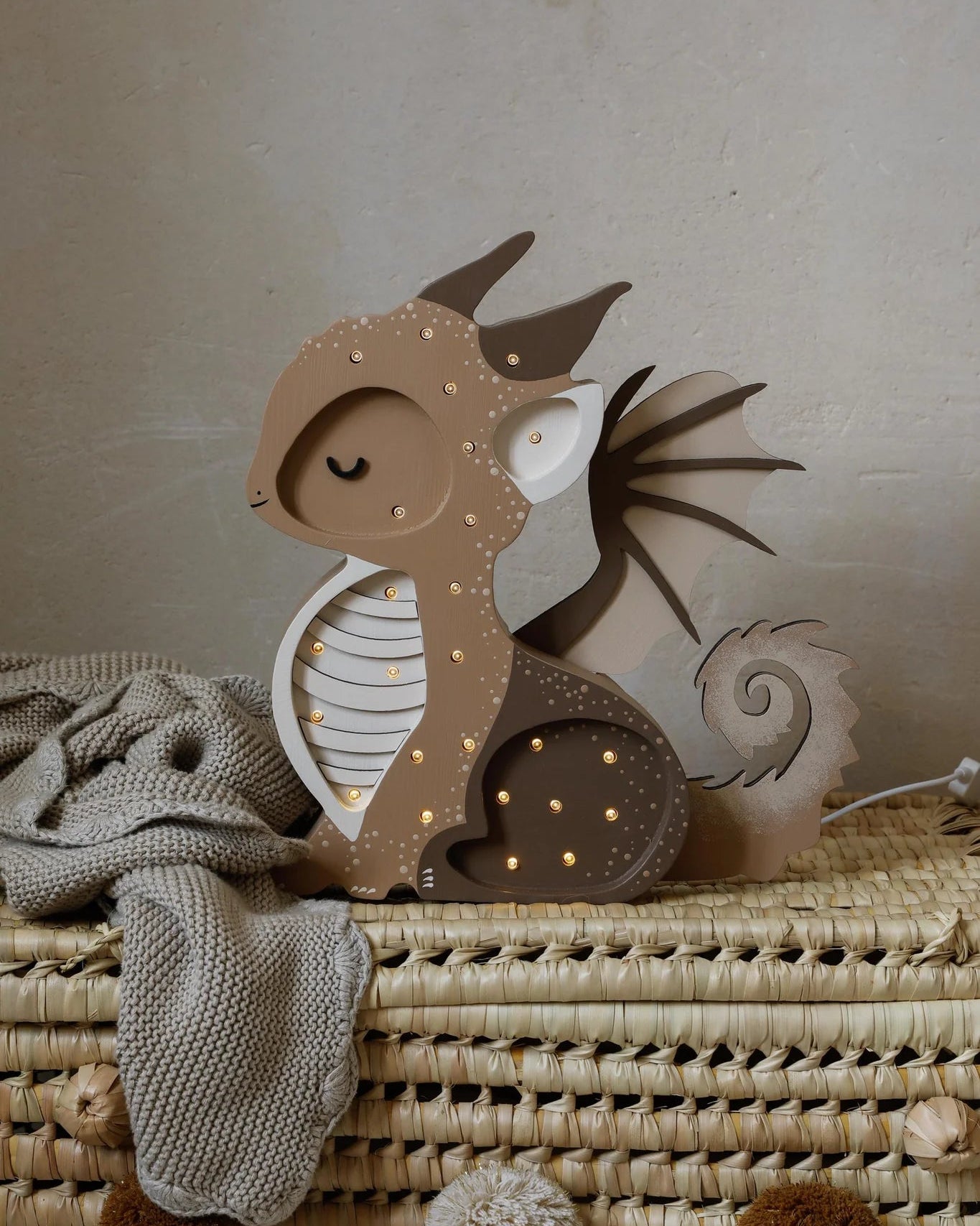 Little Lights Yövalo, Baby Dragon, Tiramisu Brown