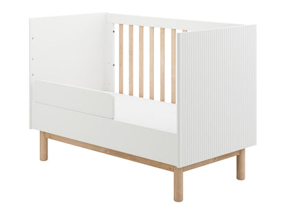 Pinio, Miloo Turvalaita, White