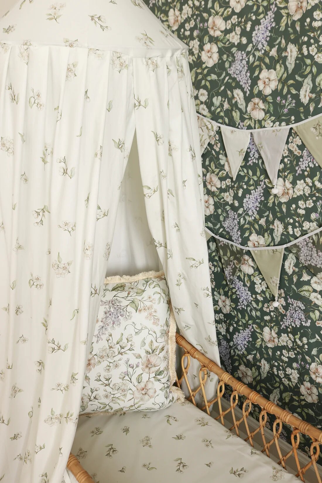 Matuu Bed canopy, Apple Blossom, 3 different colors