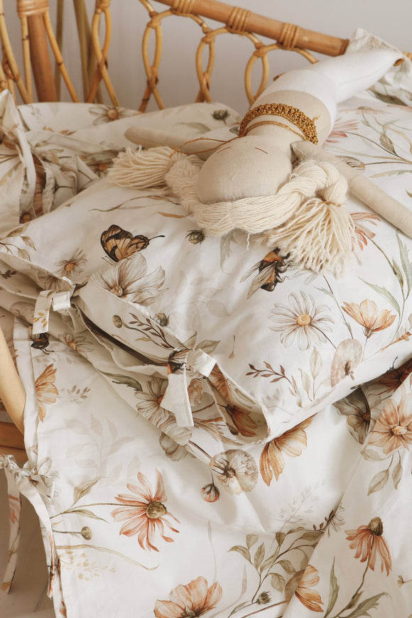 Matuu Pussilakanasetti, Gold Meadow On White