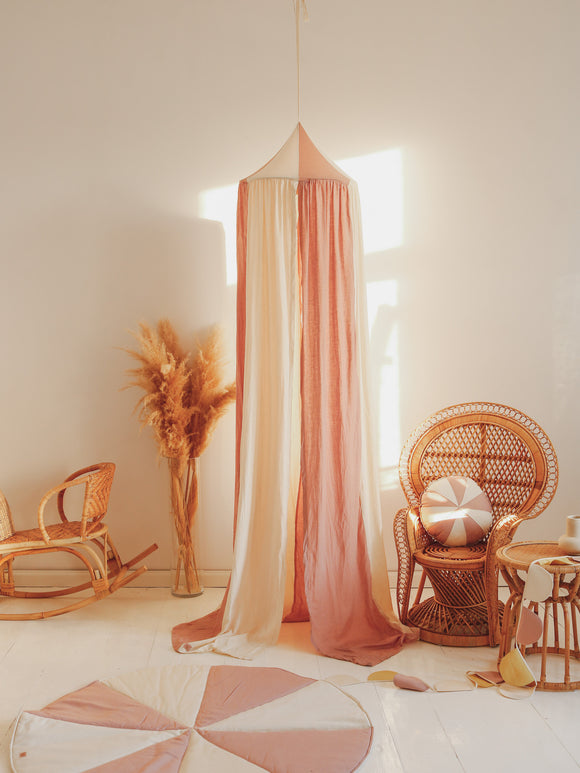 Moi Mili Vuodekatos, Powder Pink Circus