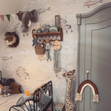 Magic Planes, Tapetti