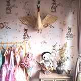 Girl's Magic White, Tapetti