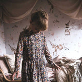 Girl's Magic White, Tapetti