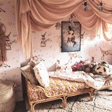 Girl's Magic White, Tapetti