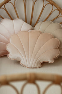Moi Mili Sisustustyyny Small, Velvet Shell "Apricot Pearl"