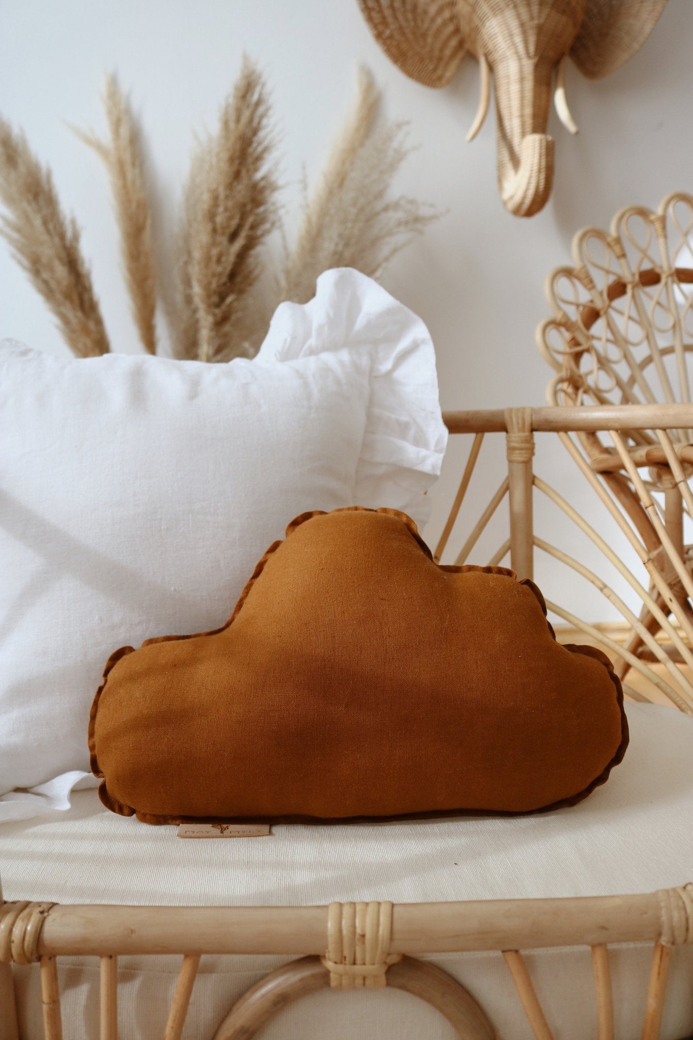 Moi Mili Decorative pillow, Linen Cloud "Caramel"