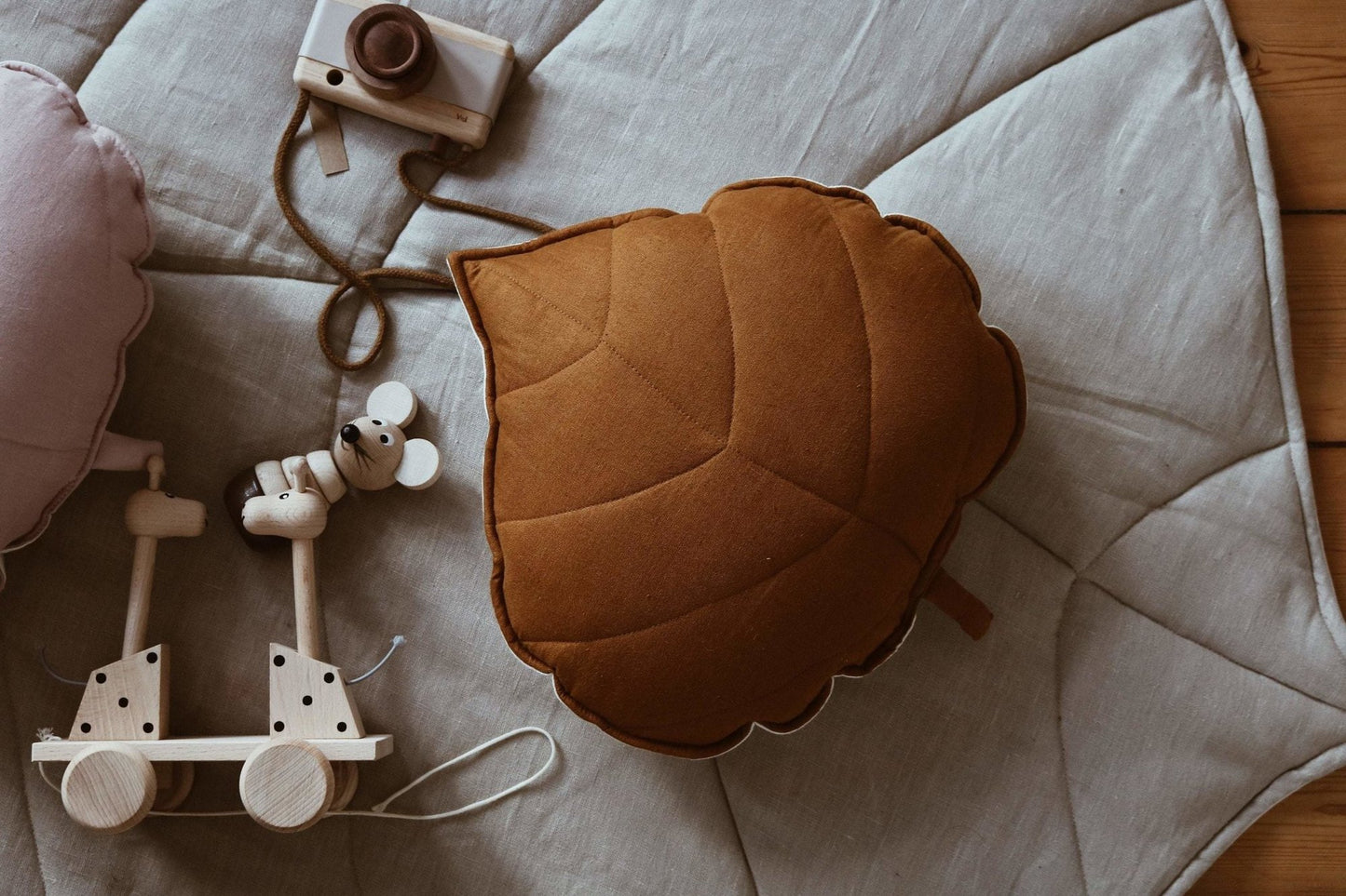 Moi Mili Decorative Pillow, Linen Leaf "Caramel"