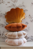 Moi Mili Sisustustyyny Small, Velvet Shell "Gold Pearl"