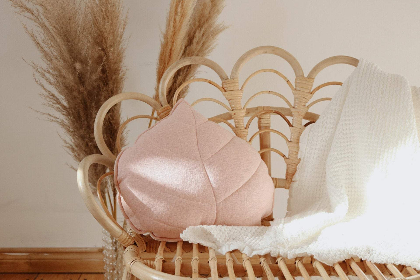 Moi Mili Decorative pillow, Linen Leaf "Light Pink"